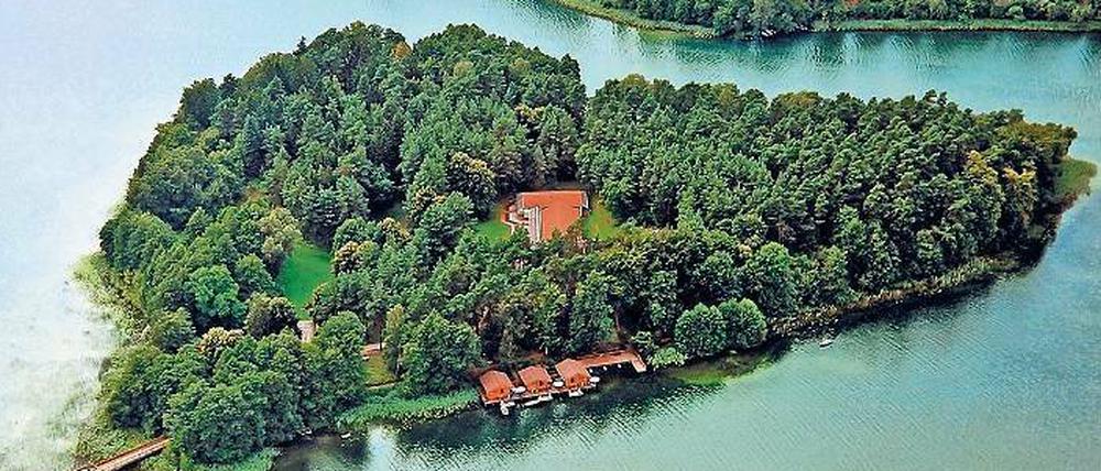 Gut 90 Kilometer von Berlin entfernt liegt die Herzinsel im Brückentinsee, 40.000 Quadratmeter Land.