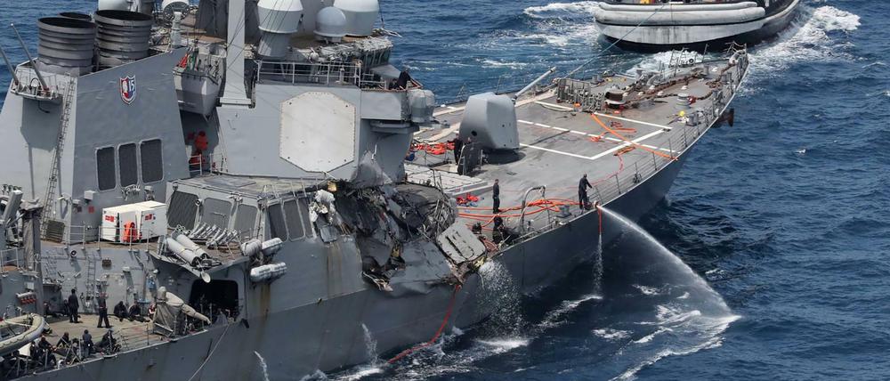Der stark beschädigte US-Zerstörer USS Fitzgerald.