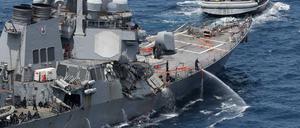 Der stark beschädigte US-Zerstörer USS Fitzgerald.