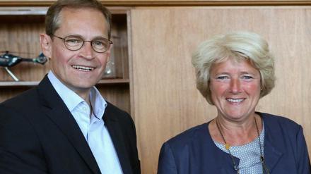 Berlins Regierender Bürgermeister Michael Müller liegt in der Civey-Umfrage knapp vor CDU-Landeschefin Monika Grütters.