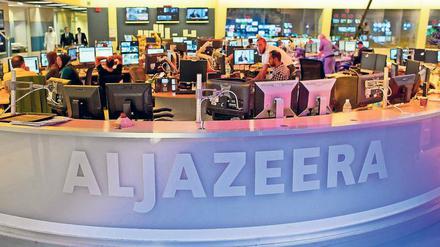 Die Meinung und die Gegenmeinung – mit diesem Slogan ist der arabische Nachrichtensender Al Dschasira (im Bild die englische Schreibweise) angetreten. Aber von diesem Geist im Gründungsjahr 1996 ist wenig geblieben.