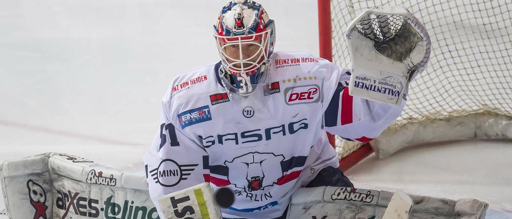 Macht sich lang für Berlin. Petri Vehanen bleibt bei den Eisbären.