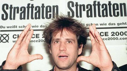 Christoph Schlingensief wird 1998 für die Partei "Chance 2000". 