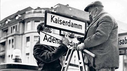 Das Ende der Kurzzeitbenennung des Kaiserdamms nach dem ersten deutschen Bundeskanzler 1968.