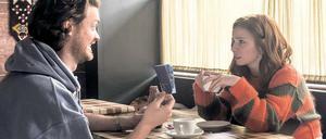 Beziehungsweise Kaffee. Sebastian Fräsdorf alias Jonas Renner und Wiebke Busch (Josefine Preuß) hadern mit dem Leben. 