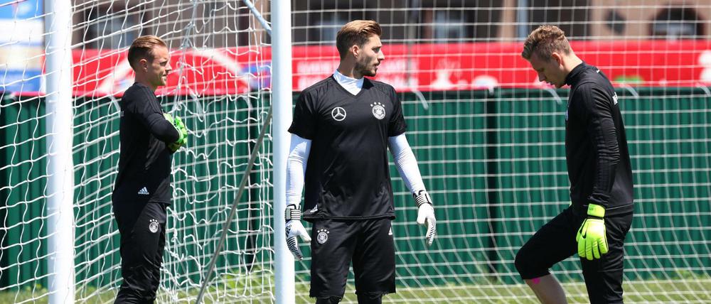 Torwart Marc-Andre ter Stegen, Torwart Kevin Trapp, Torwart Bernd Leno (v. l.) rangeln sich um die Position hinter Manuel Neuer