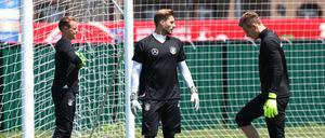 Torwart Marc-Andre ter Stegen, Torwart Kevin Trapp, Torwart Bernd Leno (v. l.) rangeln sich um die Position hinter Manuel Neuer