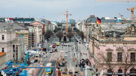 Seit Jahren ein gewohnter Anblick: Bauarbeiten auf der Straße Unter den Linden. 