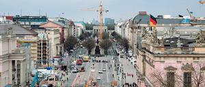 Seit Jahren ein gewohnter Anblick: Bauarbeiten auf der Straße Unter den Linden.