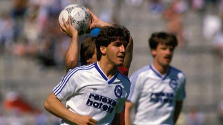 Karl-Heinz Riedle erzielte in der einzigen Bundesliga-Saison von Blau-Weiß 90 zehn Tore, konnte den Abstieg aber nicht verhindern. 