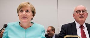 Bundeskanzlerin Angela Merkel und Fraktionschef Volker Kauder am Dienstag bei der CDU/CSU-Fraktionssitzung.