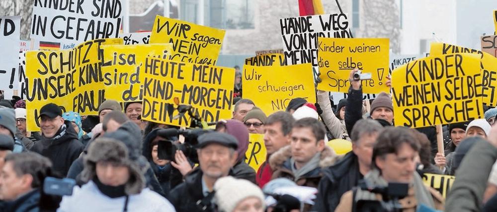 Demonstranten vor dem Kanzleramt - der "Fall Lisa" sorgte Anfang 2016 für große Aufregung.