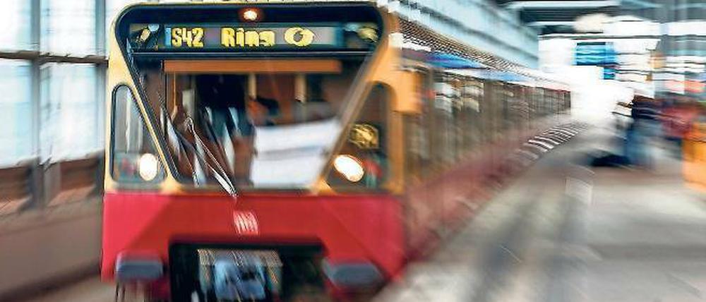 Im Takt. Auch die Ringbahn fährt wieder nach Fahrplan. 