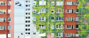 In Berlin-Lichtenberg wurde von französischen Künstlern das größte bewohnte Wandbild der Welt geschaffen. 