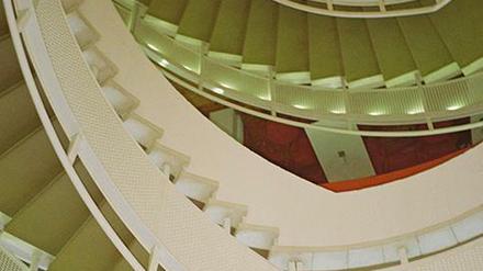 Tonleiter. Die Wendeltreppe im Musikinstrumenten-Museum.