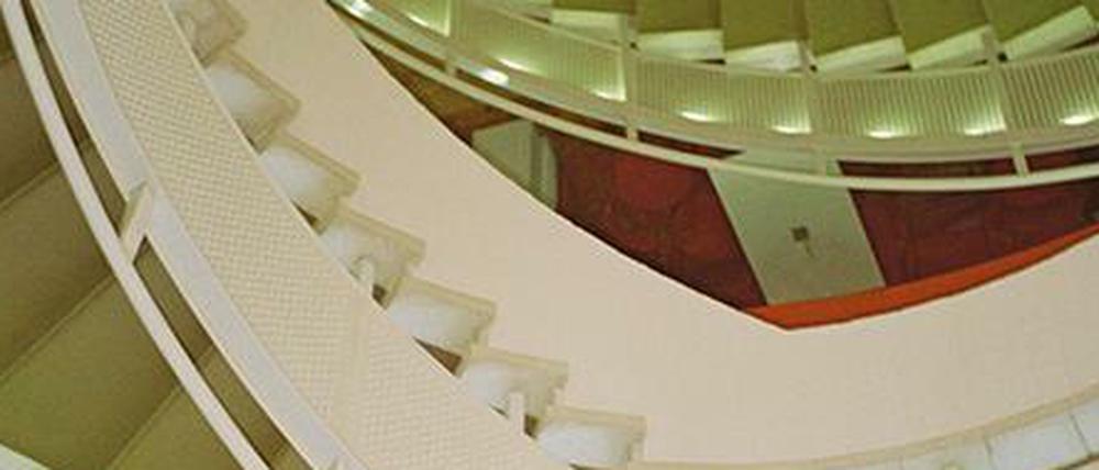 Tonleiter. Die Wendeltreppe im Musikinstrumenten-Museum.