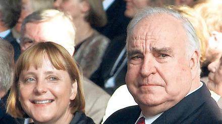 Er und sein Mädchen. Helmut Kohl und Angela Merkel im Jahr 2000 bei den Einheitsfeierlichkeiten in Berlin.