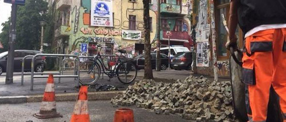 Die Rigaer Straße wird asphaltiert.