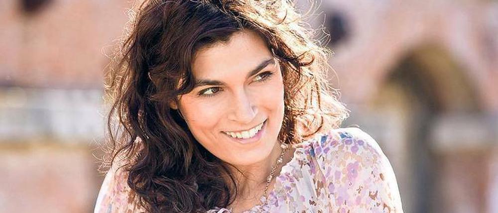 Assunta (Daniela Marra) gehört einer Clan-Familie an.