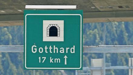 Die Einfahrt zum Gotthard-Tunnel in der Schweiz 