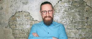 Marcel Weber fing – fasziniert von den Drags der 80er und 90er Jahre – als Praktikant im SchwuZ an. Seit 2009 ist der Berliner einer von zwei Geschäftsführern.