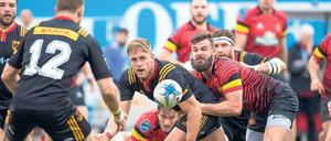 Durchkommen ist alles. Nationalspieler Jacobus Otto (Mitte) will am Sonnabend mit Heidelberg den Titel von Pforzheim zurückerobern.