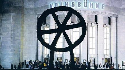 Wahrzeichen für Mitte. Nachtstimmung an der Volksbühne.