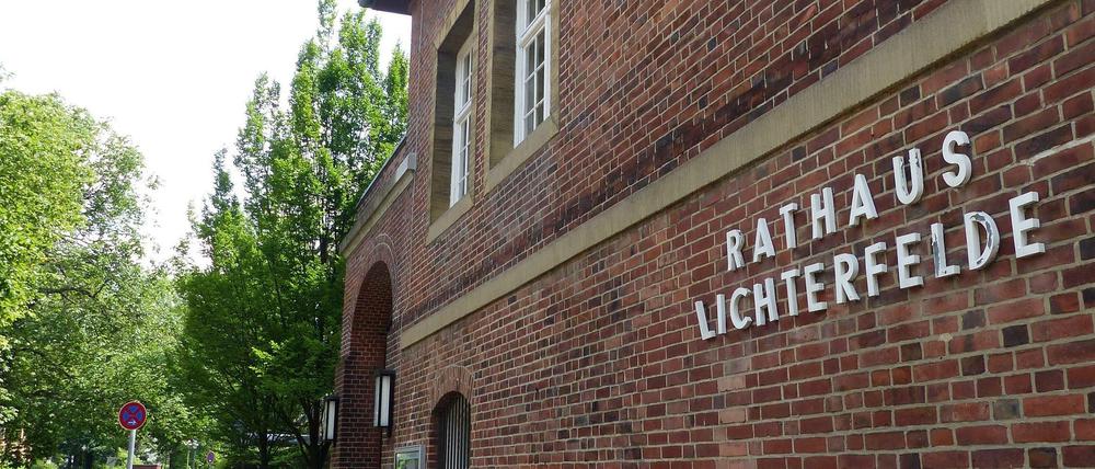 Das ehemalige Rathaus Lichterfelde soll ab August saniert werden.