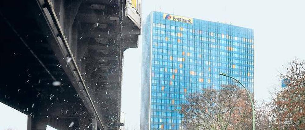 Der Postbank-Tower am Halleschen Tor in Kreuzberg