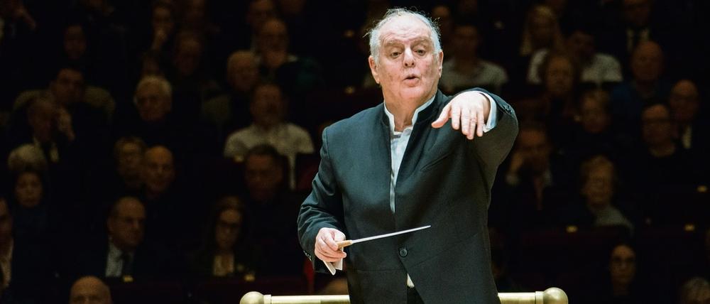 Am 3.10.2017 dirigiert Daniel Barenboim endlich wieder Unter den Linden. 