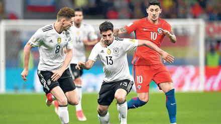Mann für die Zwischenräume. Lars Stindl (Mitte) hatte der Bundestrainer eigentlich nicht auf der Rechnung, doch jetzt ist Joachim Löw ziemlich angetan. 