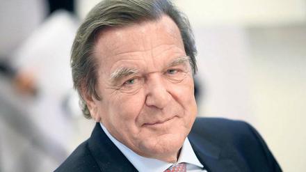 Hilfe vom Altkanzler. Der 73 Jahre alte Gerhard Schröder soll neue Zuversicht unter den SPD-Delegierten in Dortmund wecken.