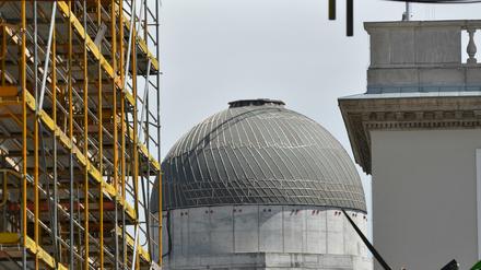 Die Kuppel des Stadtschlosses wird ein Kreuz schmücken.