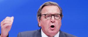 Der ehemalige Bundeskanzler Gerhard Schröder (SPD) spricht am Sonntag in Dortmund beim SPD-Sonderparteitag 