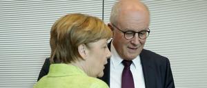 Bundeskanzlerin Angela Merkel (CDU) und Unions-Fraktionschef Volker Kauder geben die Entscheidung zur "Ehe für alle" frei.