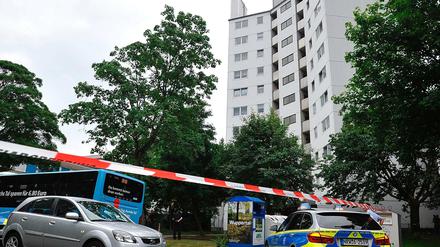 Dieses Hochhaus in Wuppertal wurde am Dienstag evakuiert.