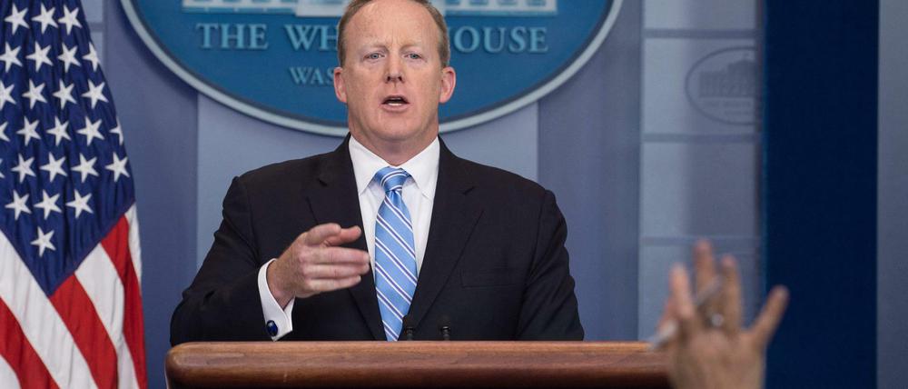 Sean Spicer, Sprecher von Donald Trump, warnte das syrische Regime eindringlich. 