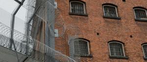 In der JVA Moabit müssen die Bediensteten an vielen Fronten kämpfen.