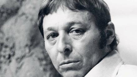 Widerständig. Wieland Förster, hier auf einer undatierten Aufnahme aus DDR-Zeiten, enthüllte 2008 vor dem Bautzener Gefängnis seine Gedenkskulptur „Marsyas – Eine Jahrhundertbilanz“.