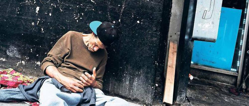 Endstation. Viele Geschichten von Opioid-Abhängigen ähneln sich. Viele Betroffene sind über Schmerzmittel in die Sucht gerutscht.