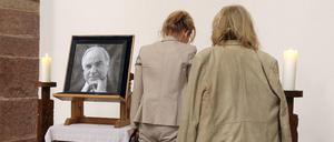 Ein Kondolenzbuch für Helmut Kohl im Dom zu Speyer