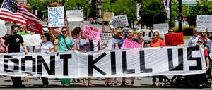 Demonstranten protestieren in Salt Lake City gegen den Gesetzesentwurf der Republikaner zur Krankenversicherung.