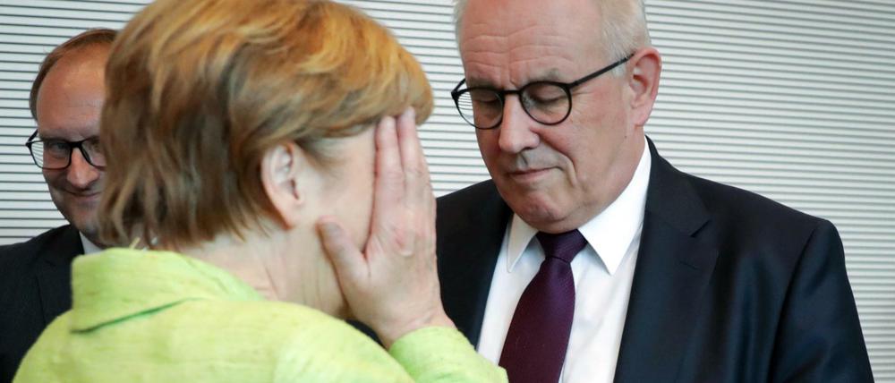 Augen zu und durch: Bundeskanzlerin Angela Merkel und Unions-Fraktionschef Volker Kauder vor der Entscheidung zur "Ehe für alle".