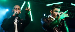 Musikproduzent Swizz Beatz (l) und das französische Model Baptiste Giabiconi 2013 in Berlin