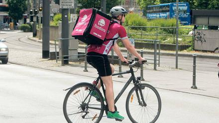 Foodora ist neben Lieferheld in Deutschland die wichtigste Marke von Delivery Hero. Doch der eigene Lieferservice ist auch der größte Verlustbringer der Gruppe: 58 Millionen Euro betrug das Minus im Vorjahr. Foto: Ralph Peters/Imago