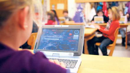 Was tut sich da? Die Lage an der Heinz-Galinski-Schule ist angespannt.