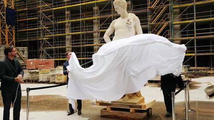 Der heilige Antonius kommt im Berliner Stadtschloss an. Die deutsche Mehrheitsgesellschaft will sich nicht von ihrer Identität als weiß und christlich verabschieden, kritisiert die US-Wissenschaftlerin El-Tayeb.