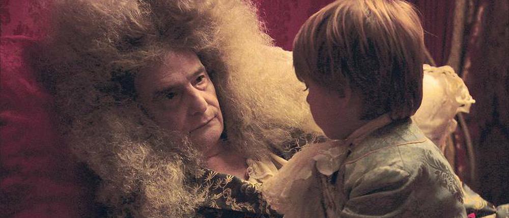 Machtübergabe. Jean-Pierre Léaud als siecher Monarch, mit seinem Urenkel und Thronfolger, dem künftigen Ludwig XV.