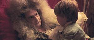 Machtübergabe. Jean-Pierre Léaud als siecher Monarch, mit seinem Urenkel und Thronfolger, dem künftigen Ludwig XV. 