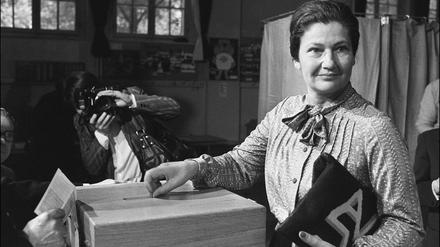  Simone Veil bei ihrer Stimmabgabe zu den Europawahlen im Juni 1979 in Paris 